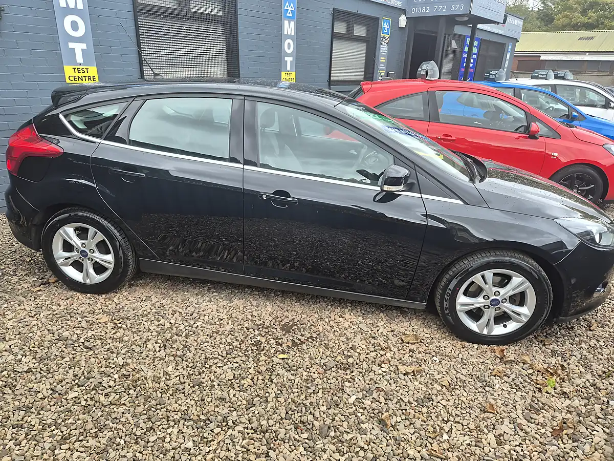 Used 2013 Ford Focus Zetec Black - Interior and Exterior details 19