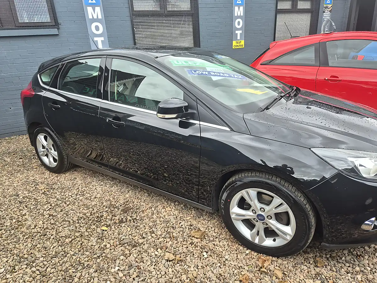 Used 2013 Ford Focus Zetec Black - Interior and Exterior details 20