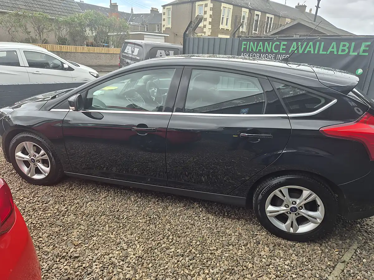 Used 2013 Ford Focus Zetec Black - Interior and Exterior details 4
