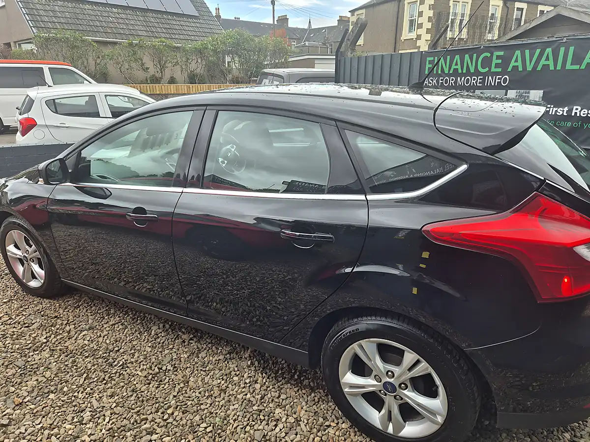 Used 2013 Ford Focus Zetec Black - Interior and Exterior details 5