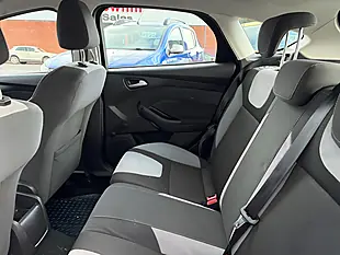 Used 2013 Ford Focus Zetec Blue - Interior and Exterior details 14