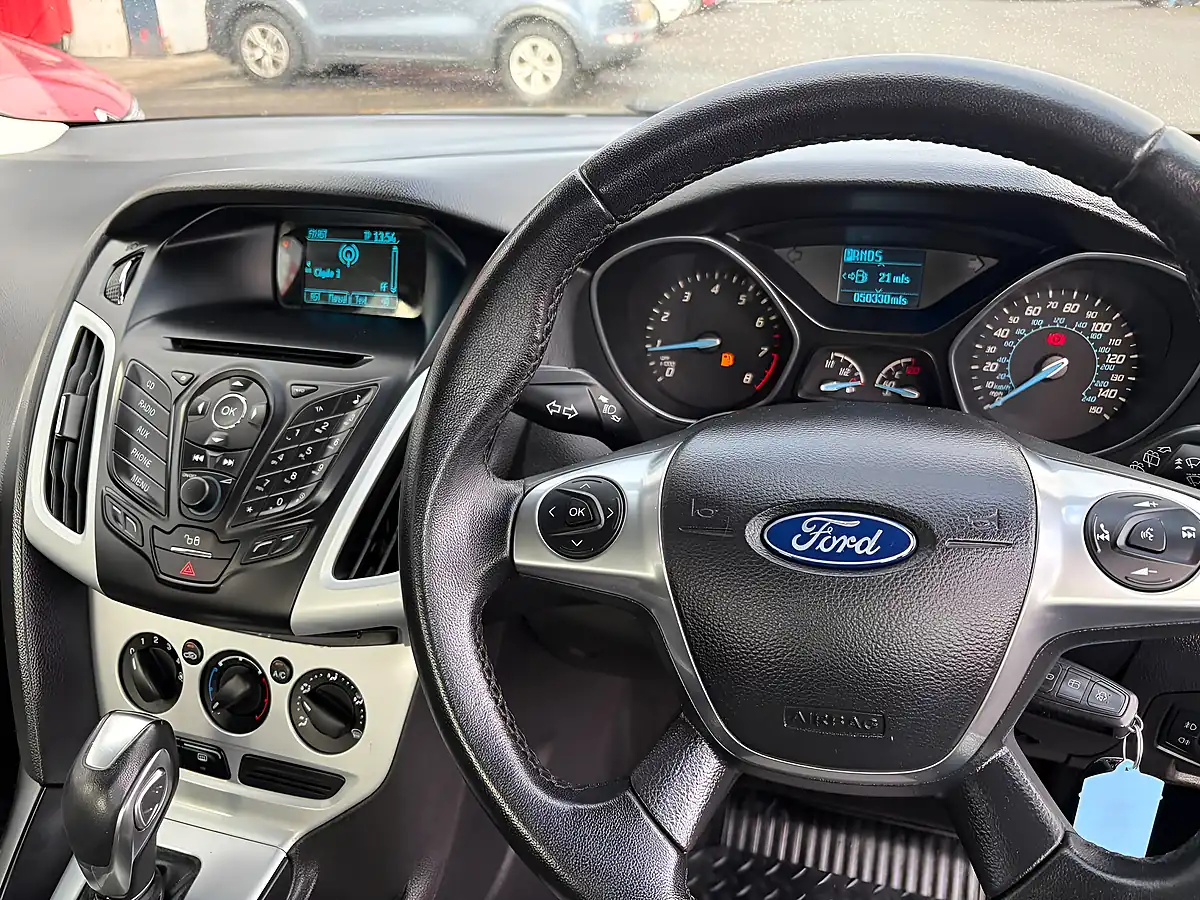 Used 2013 Ford Focus Zetec Blue - Interior and Exterior details 16
