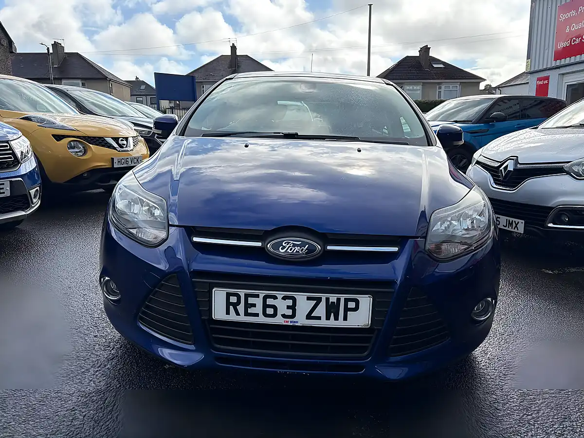Used 2013 Ford Focus Zetec Blue - Interior and Exterior details 3