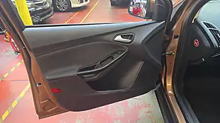 Used 2013 Ford Focus Zetec Brown - Interior and Exterior details 14