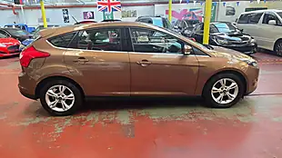 Used 2013 Ford Focus Zetec Brown - Interior and Exterior details 16