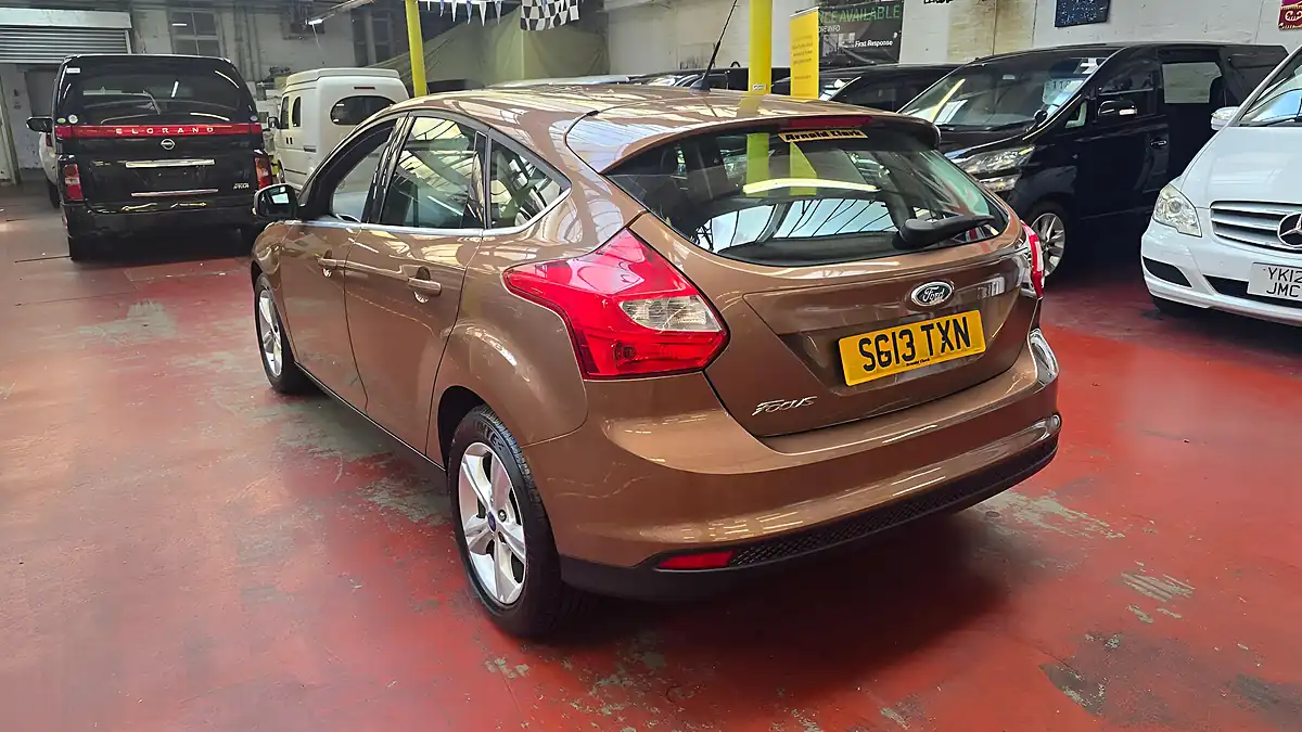Used 2013 Ford Focus Zetec Brown - Interior and Exterior details 17