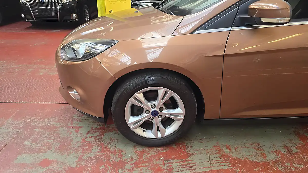 Used 2013 Ford Focus Zetec Brown - Interior and Exterior details 18