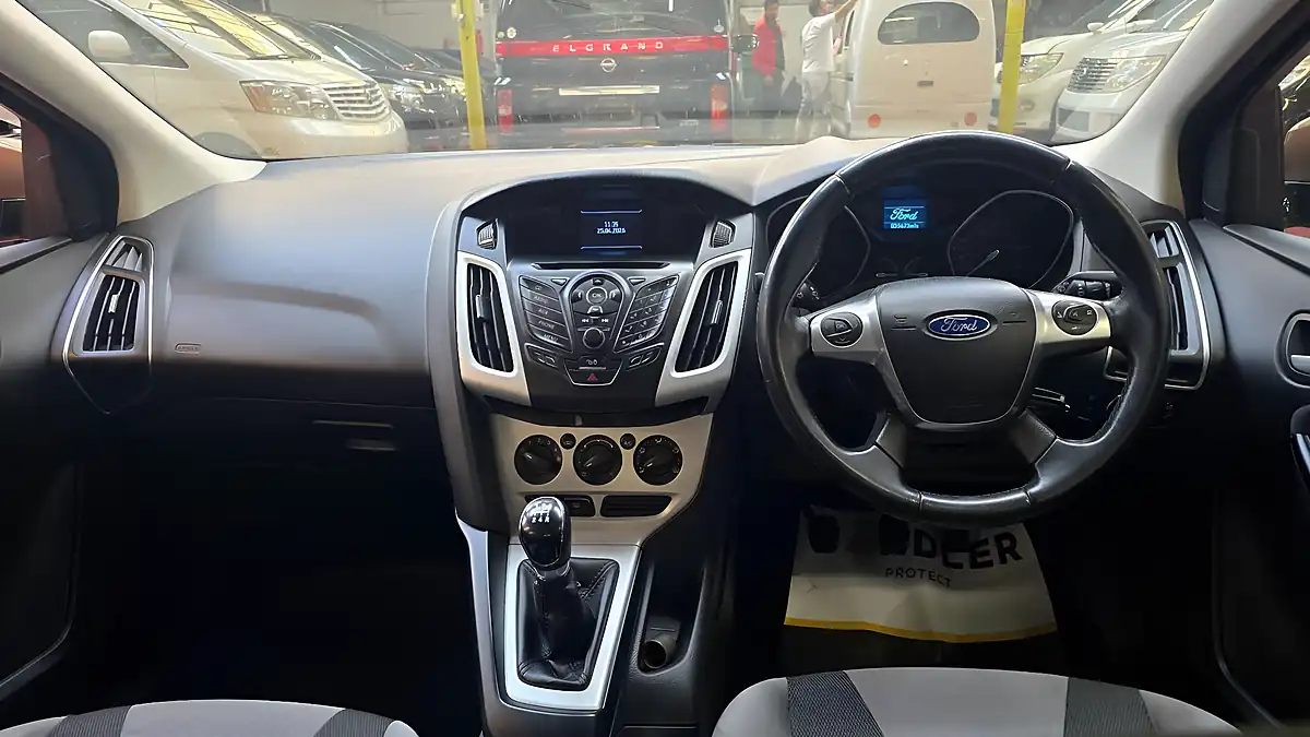 Used 2013 Ford Focus Zetec Brown - Interior and Exterior details 4