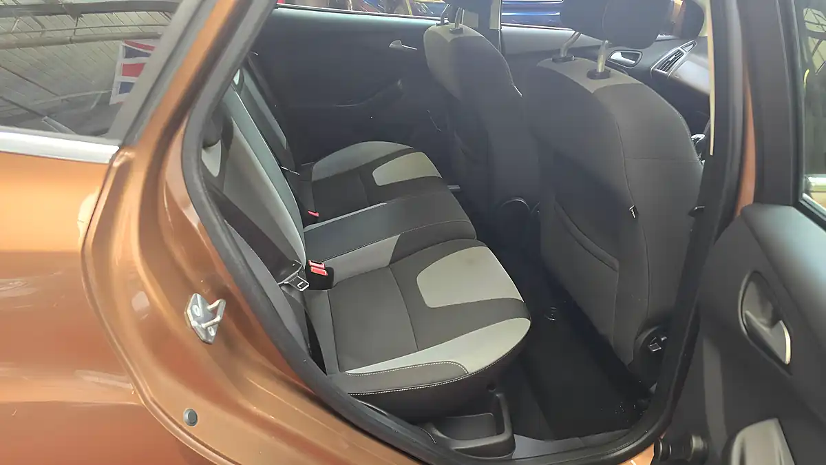Used 2013 Ford Focus Zetec Brown - Interior and Exterior details 6