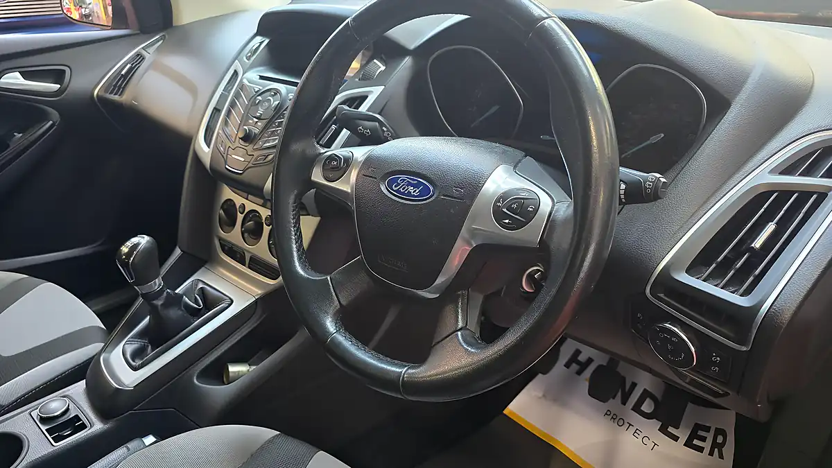 Used 2013 Ford Focus Zetec Brown - Interior and Exterior details 7
