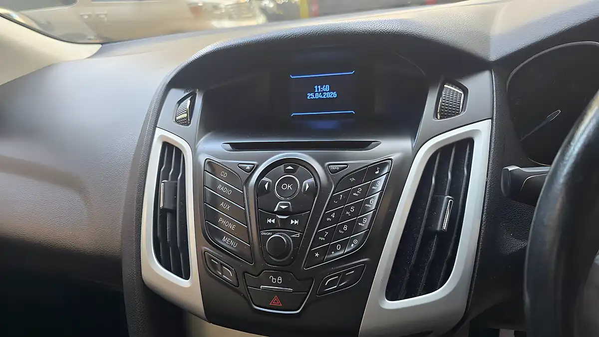 Used 2013 Ford Focus Zetec Brown - Interior and Exterior details 9