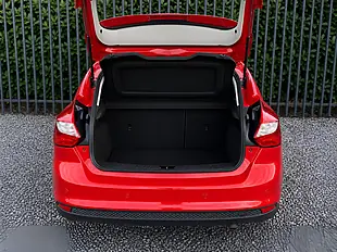 Used 2013 Ford Focus Zetec Red - Interior and Exterior details 10