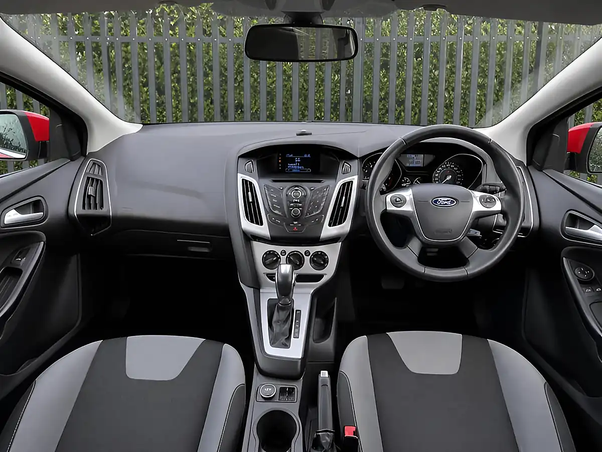 Used 2013 Ford Focus Zetec Red - Interior and Exterior details 12