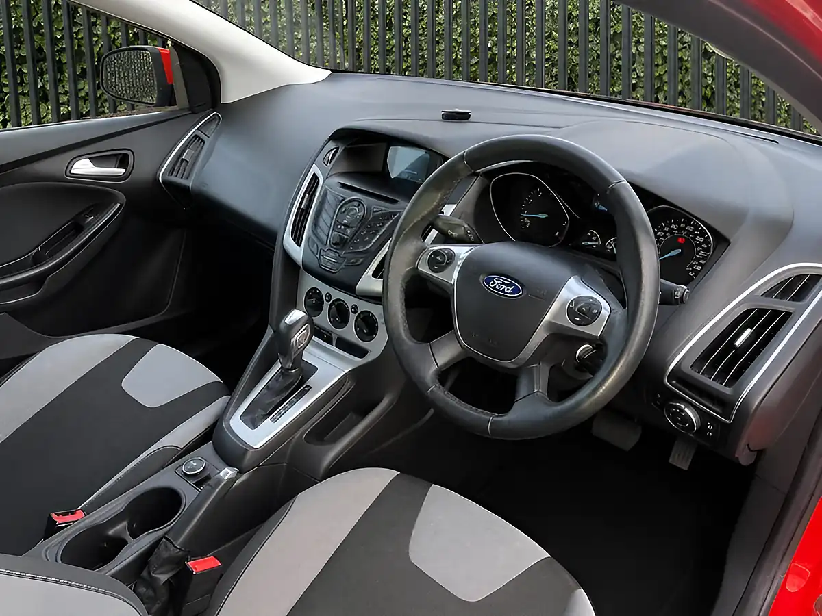 Used 2013 Ford Focus Zetec Red - Interior and Exterior details 13