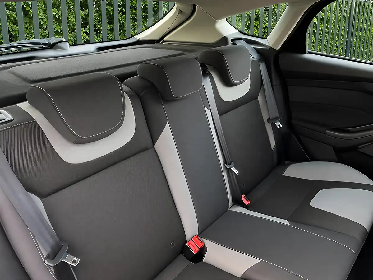 Used 2013 Ford Focus Zetec Red - Interior and Exterior details 15