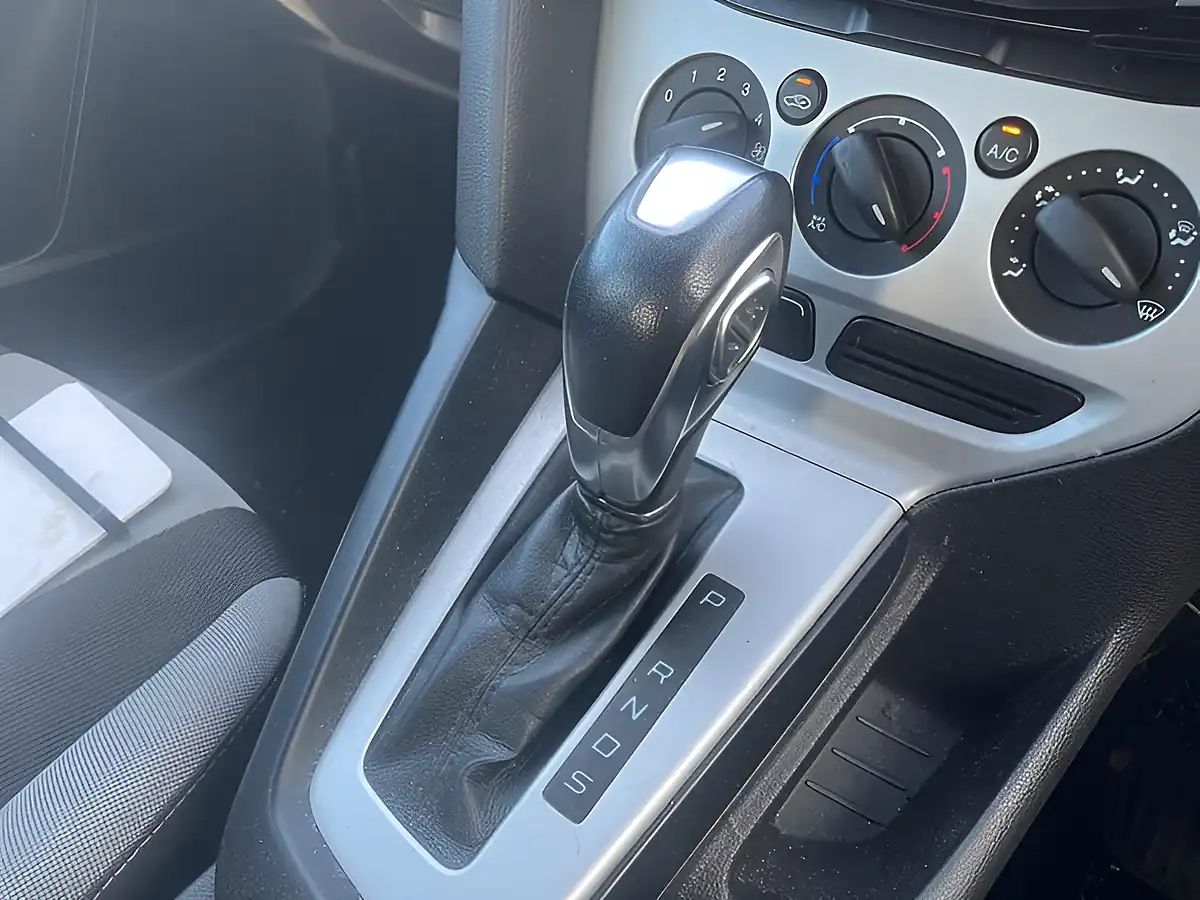 Used 2013 Ford Focus Zetec Red - Interior and Exterior details 19