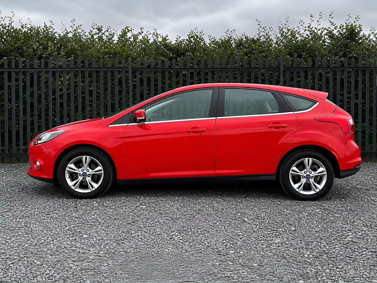 Used 2013 Ford Focus Zetec Red - Interior and Exterior details 4