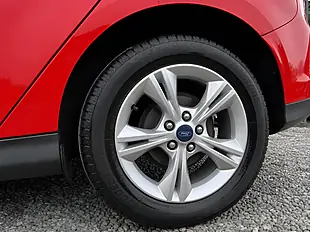 Used 2013 Ford Focus Zetec Red - Interior and Exterior details 5