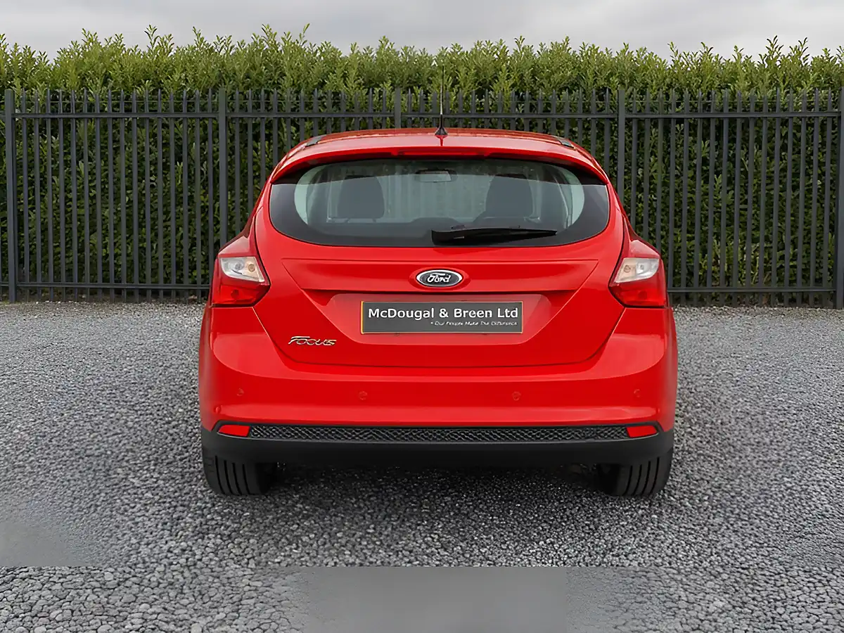 Used 2013 Ford Focus Zetec Red - Interior and Exterior details 7