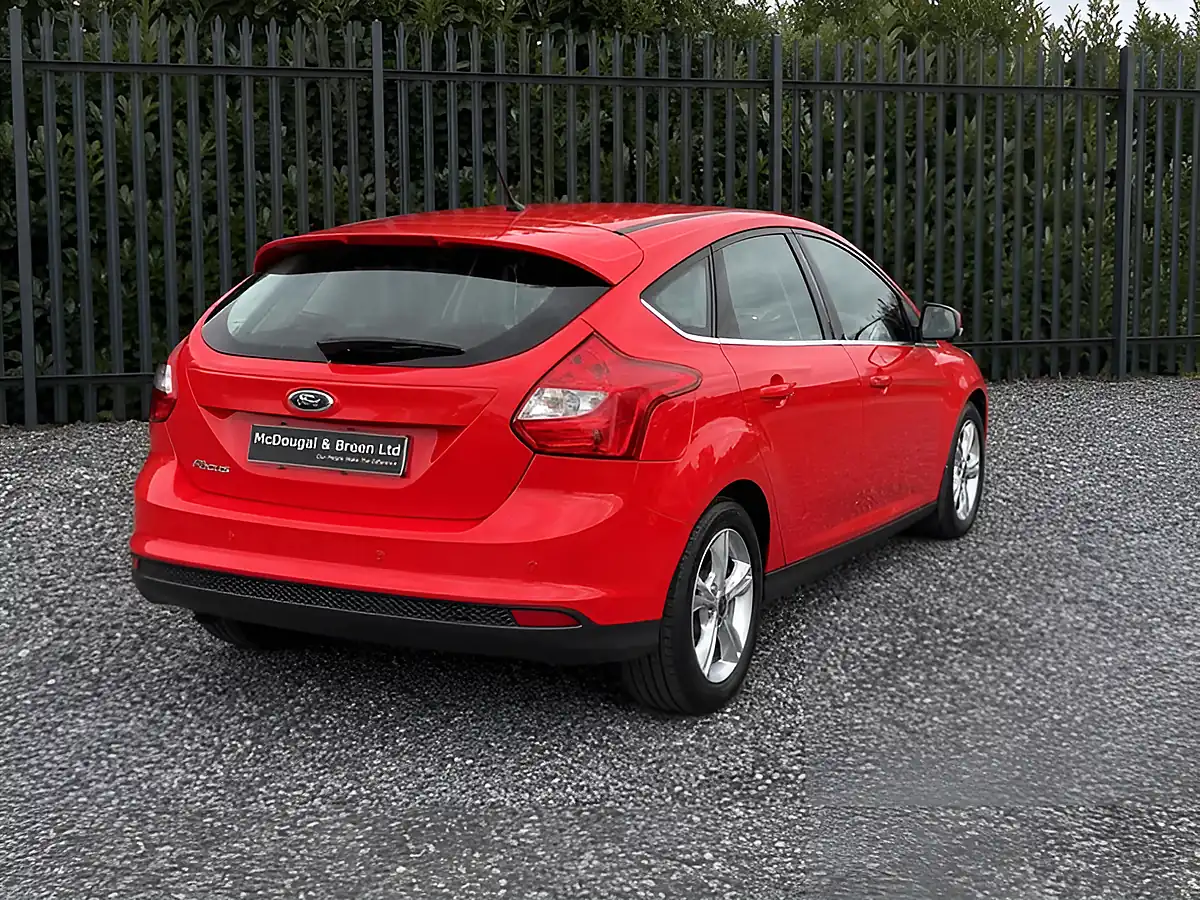 Used 2013 Ford Focus Zetec Red - Interior and Exterior details 8