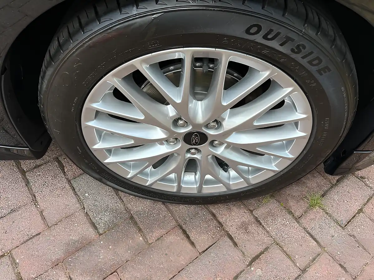 Used 2013 Ford Focus Zetec S Black - Interior and Exterior details 18