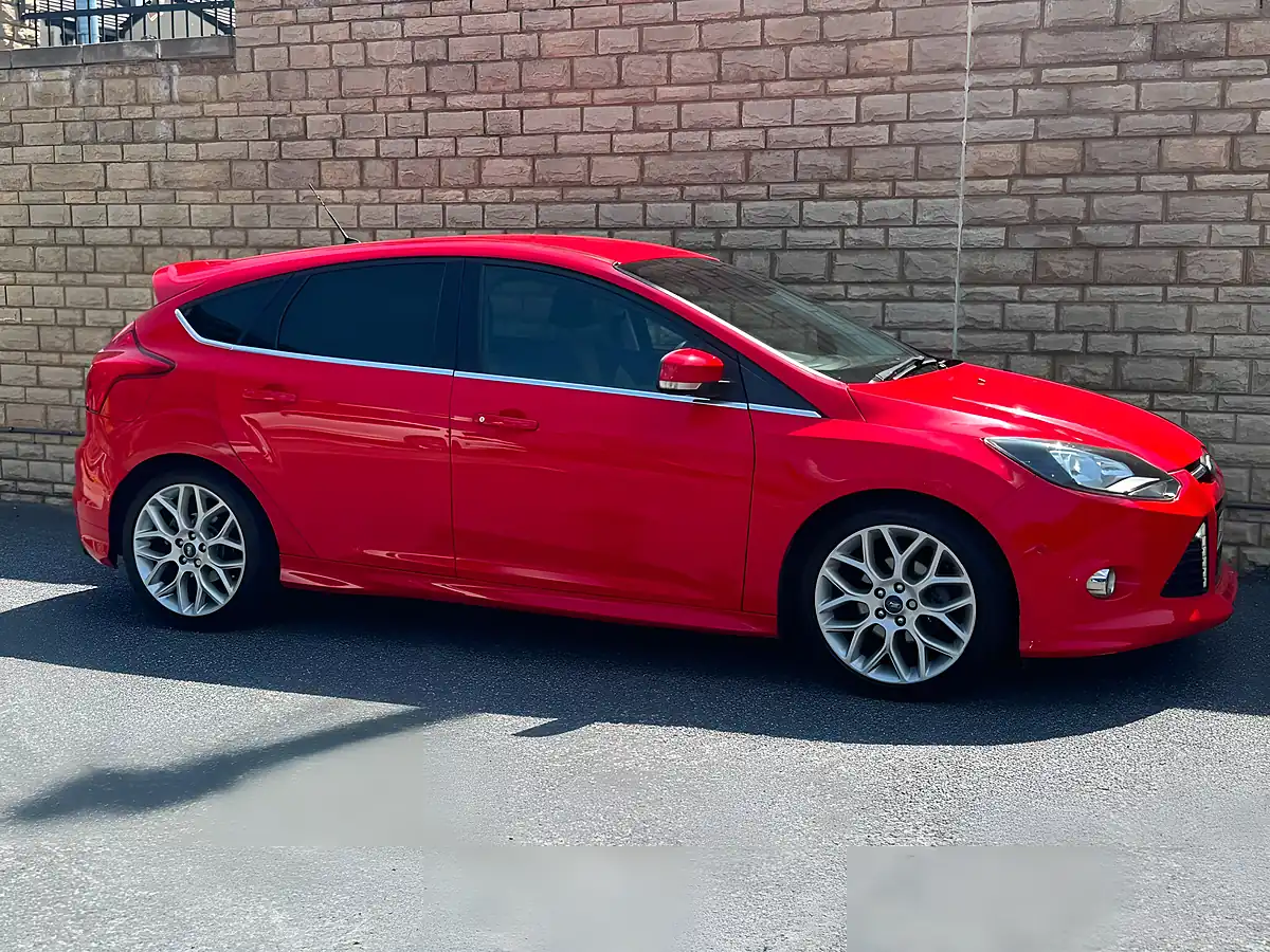Used 2013 Ford Focus Zetec S Red - Interior and Exterior details 11