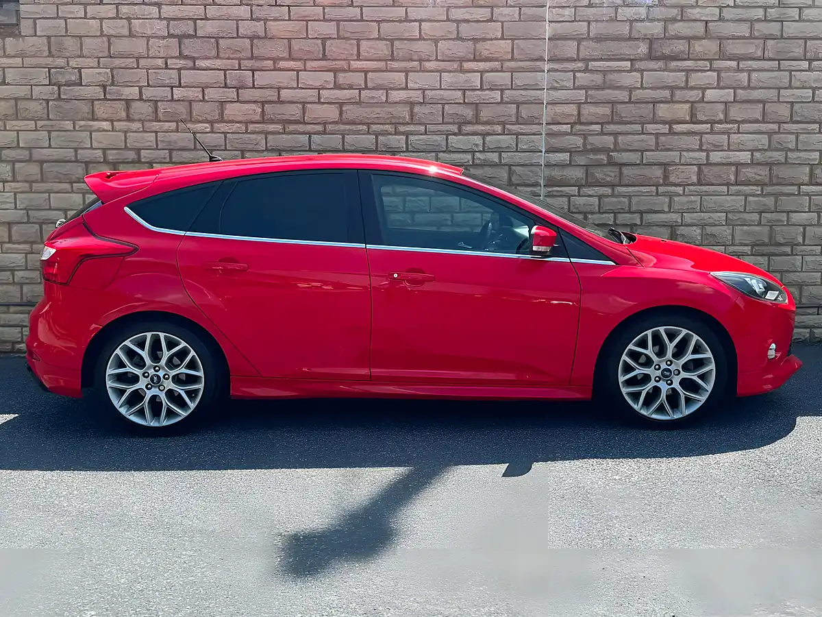 Used 2013 Ford Focus Zetec S Red - Interior and Exterior details 12