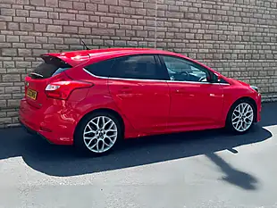 Used 2013 Ford Focus Zetec S Red - Interior and Exterior details 13