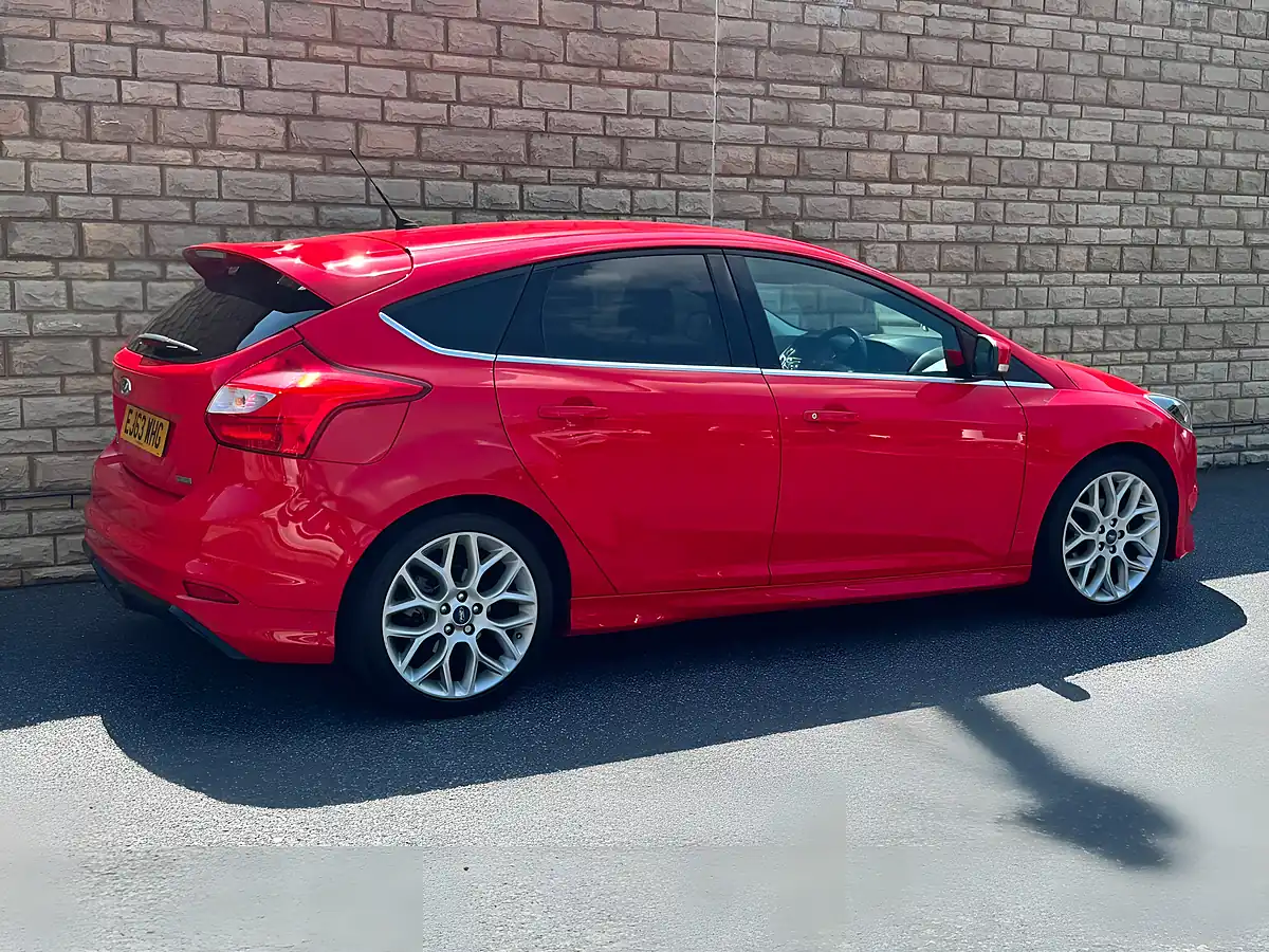 Used 2013 Ford Focus Zetec S Red - Interior and Exterior details 13