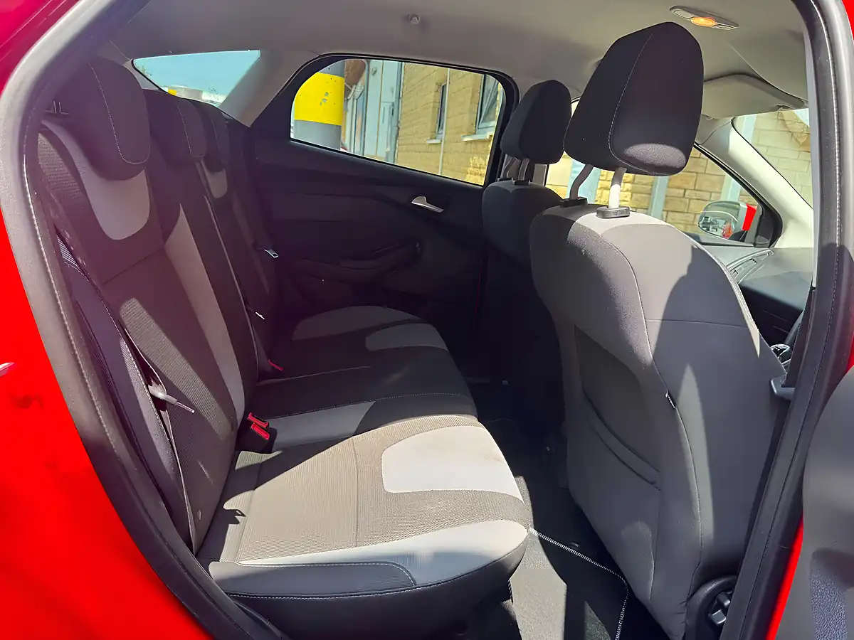 Used 2013 Ford Focus Zetec S Red - Interior and Exterior details 15