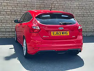 Used 2013 Ford Focus Zetec S Red - Interior and Exterior details 16