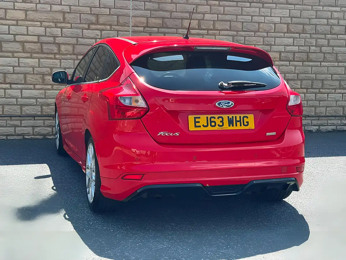 Used 2013 Ford Focus Zetec S Red - Interior and Exterior details 16