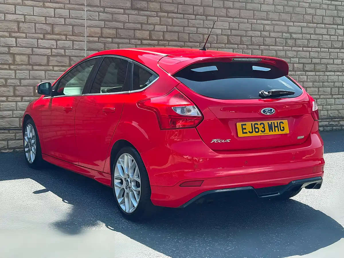 Used 2013 Ford Focus Zetec S Red - Interior and Exterior details 17