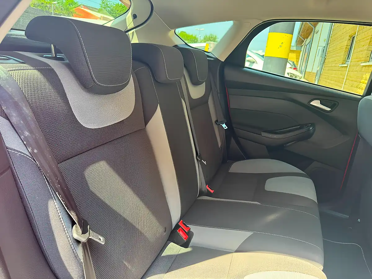 Used 2013 Ford Focus Zetec S Red - Interior and Exterior details 18