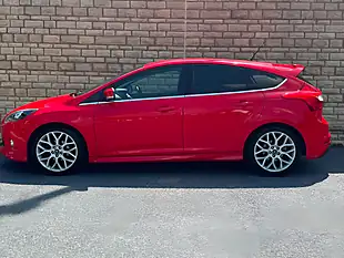 Used 2013 Ford Focus Zetec S Red - Interior and Exterior details 19