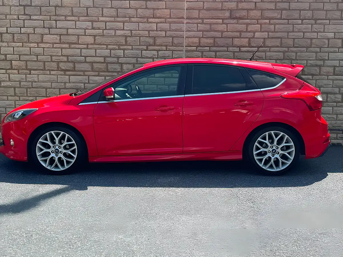 Used 2013 Ford Focus Zetec S Red - Interior and Exterior details 19