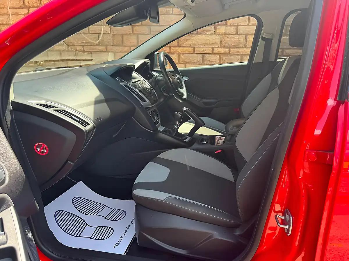 Used 2013 Ford Focus Zetec S Red - Interior and Exterior details 8