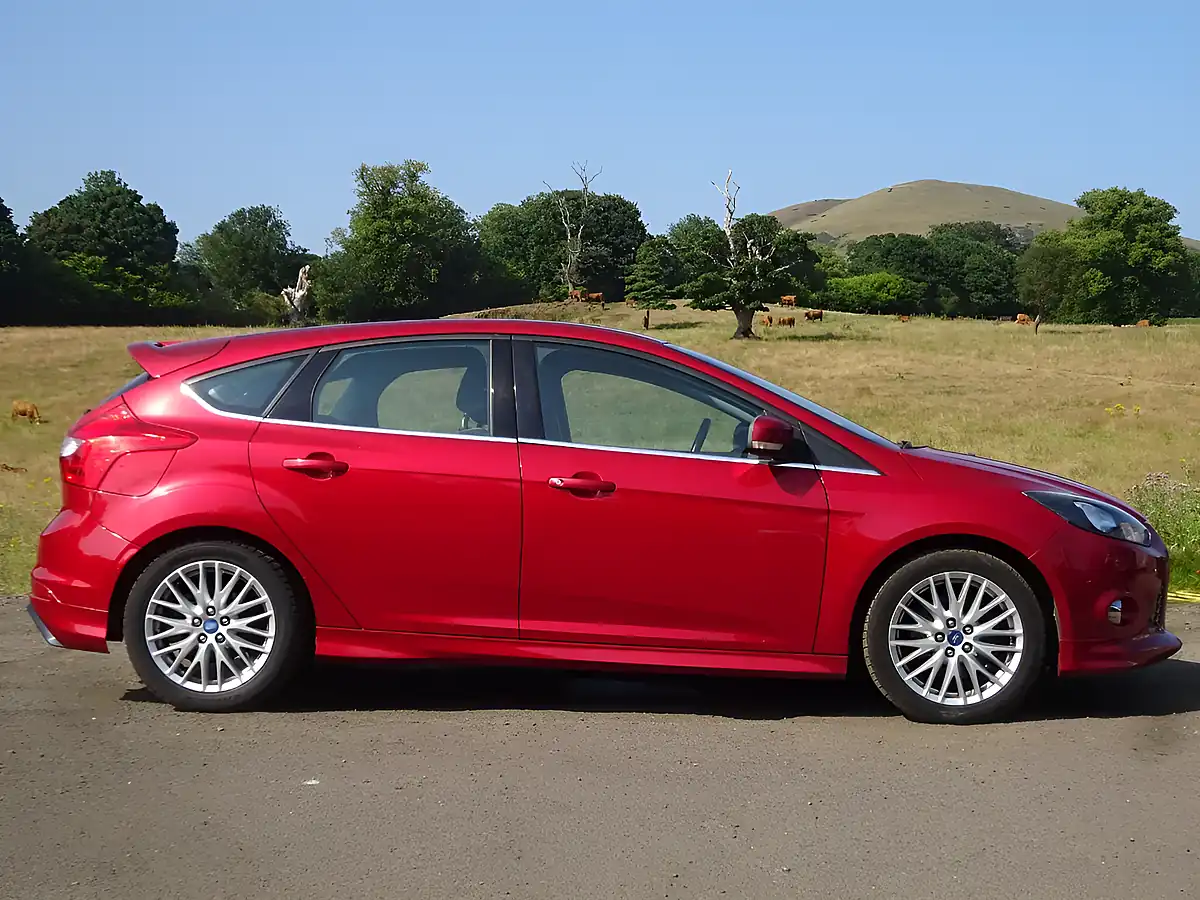 Used 2013 Ford Focus Zetec S Red - Interior and Exterior details 10