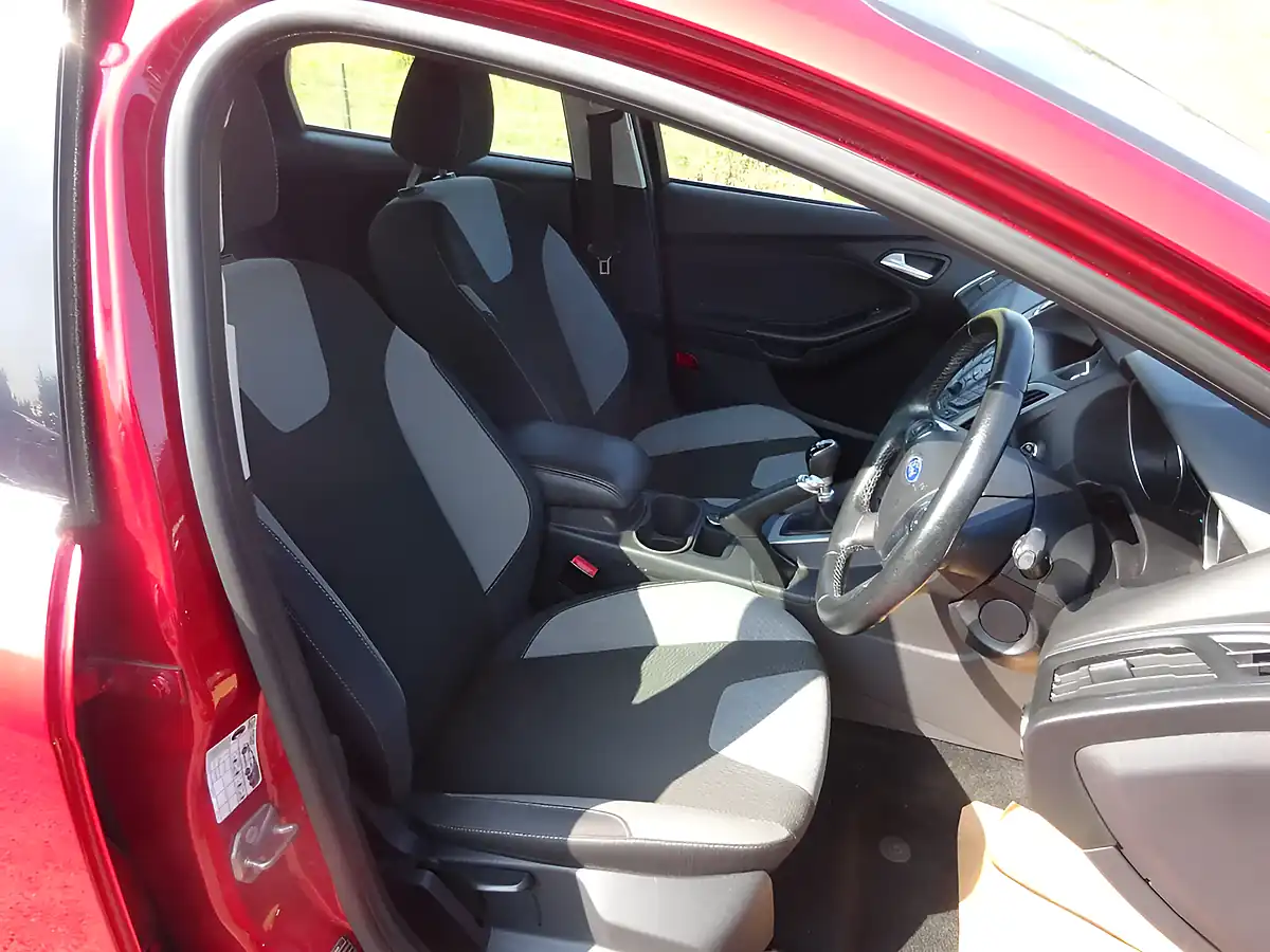 Used 2013 Ford Focus Zetec S Red - Interior and Exterior details 12