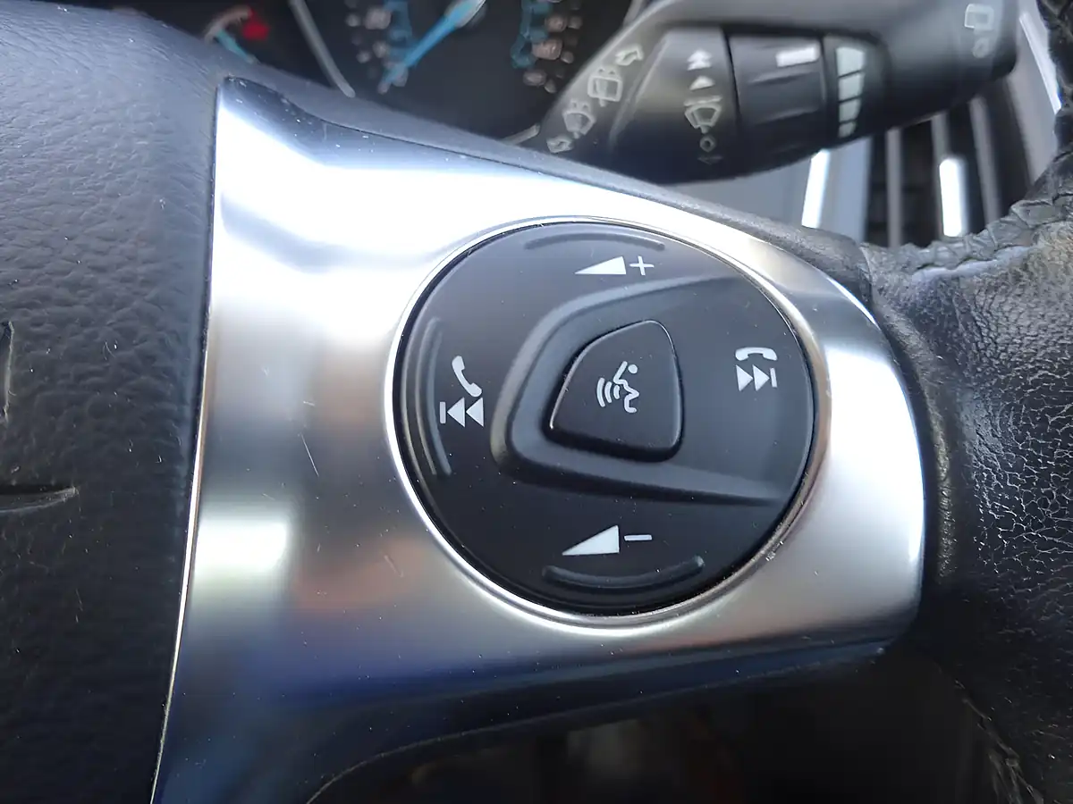 Used 2013 Ford Focus Zetec S Red - Interior and Exterior details 14