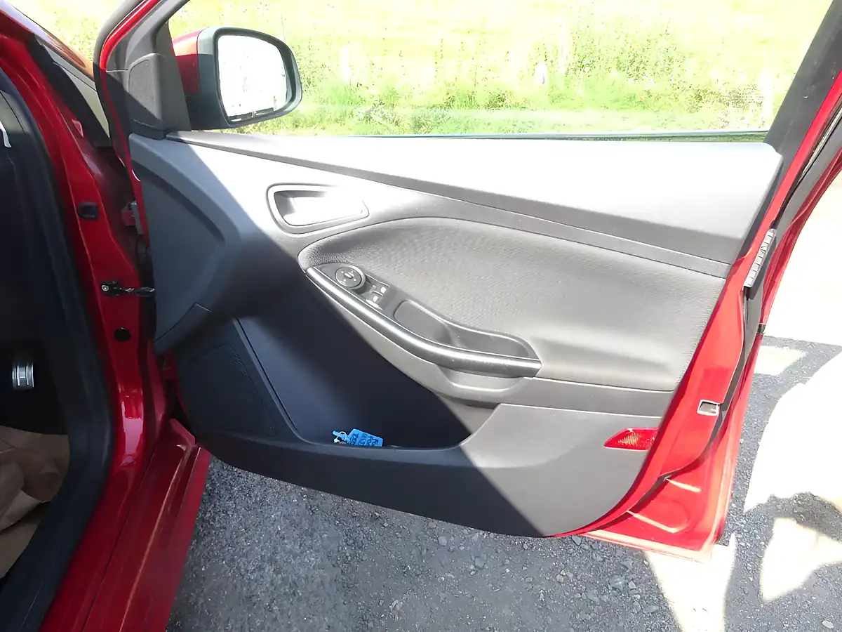 Used 2013 Ford Focus Zetec S Red - Interior and Exterior details 15