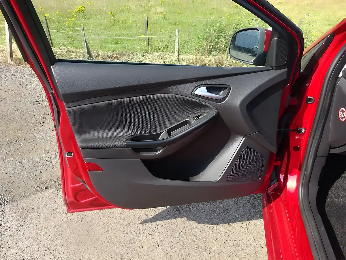 Used 2013 Ford Focus Zetec S Red - Interior and Exterior details 16