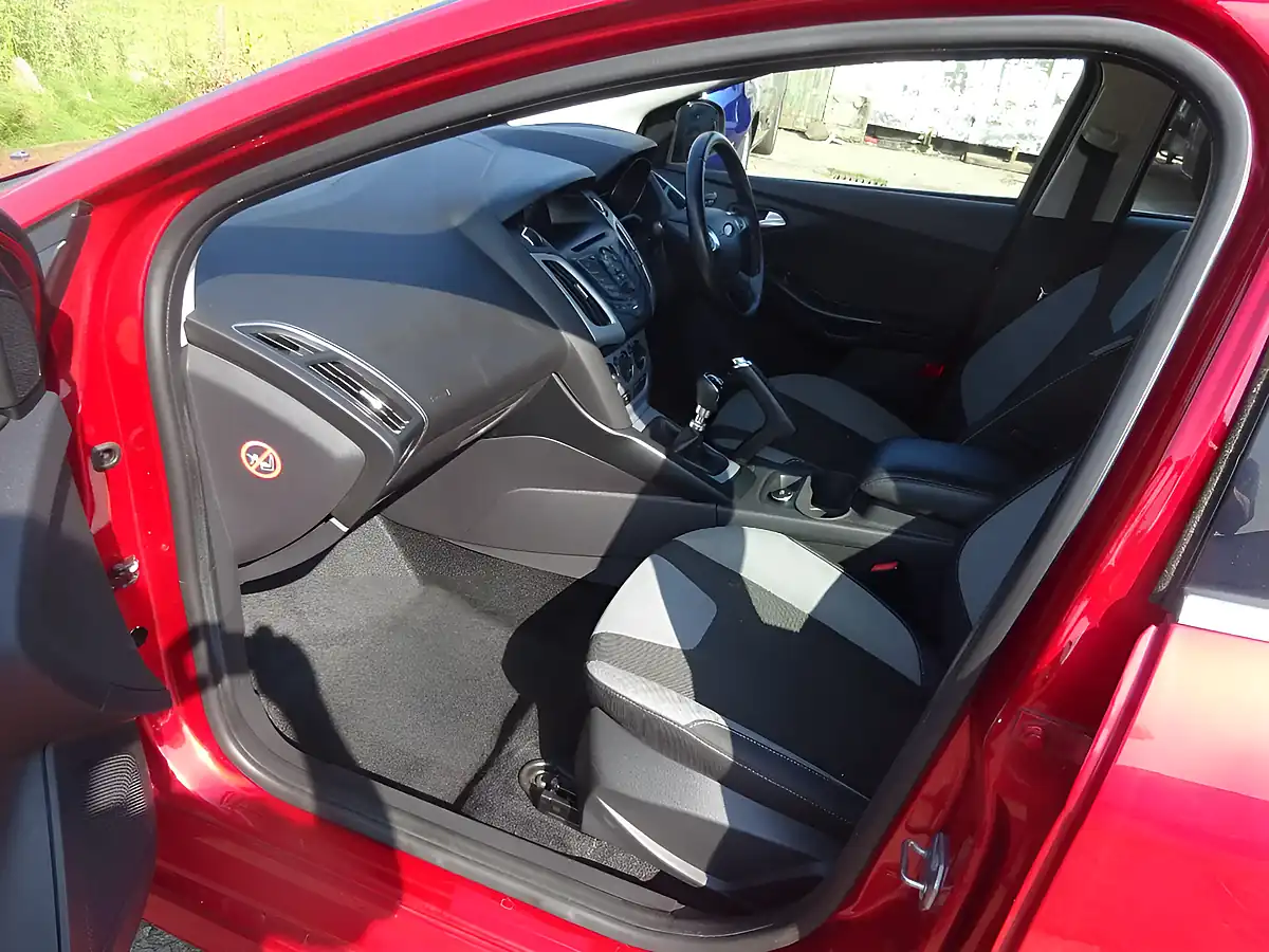 Used 2013 Ford Focus Zetec S Red - Interior and Exterior details 17