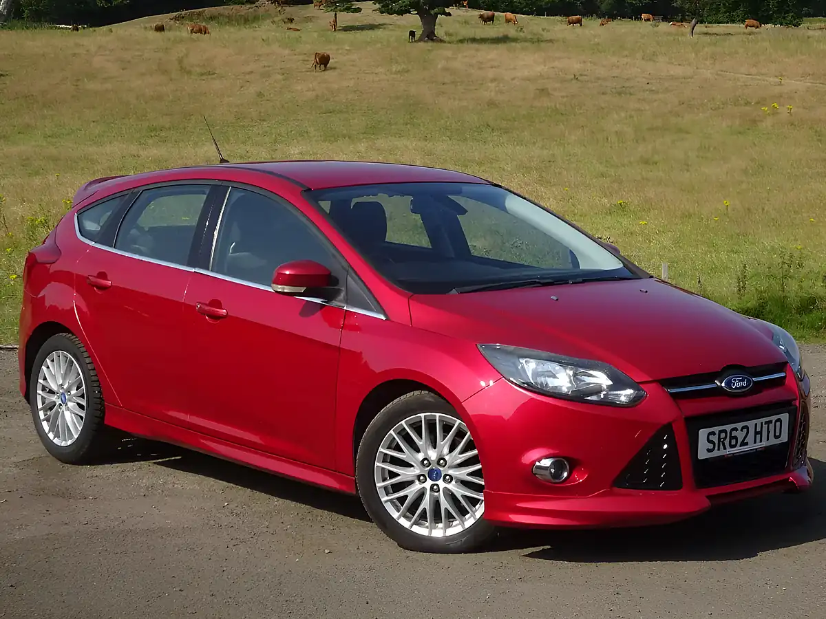 Used 2013 Ford Focus Zetec S Red - Interior and Exterior details 5