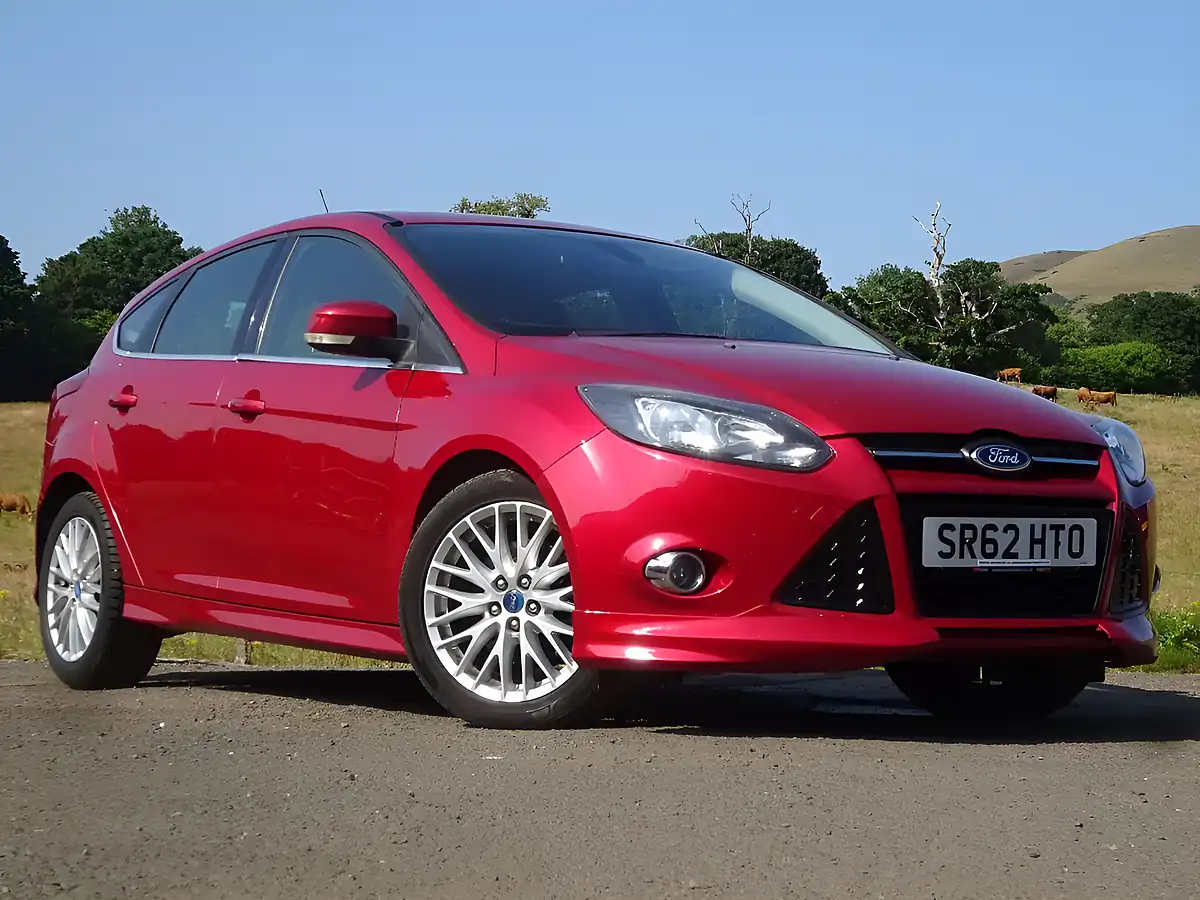 Used 2013 Ford Focus Zetec S Red - Interior and Exterior details 8
