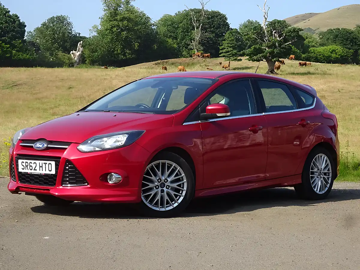 Used 2013 Ford Focus Zetec S Red - Interior and Exterior details 9