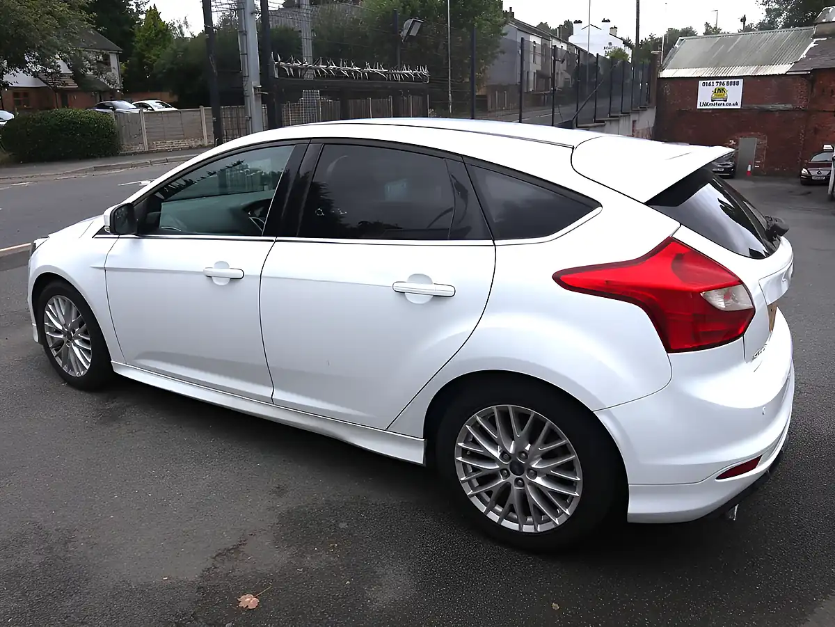 Used 2013 Ford Focus Zetec S White - Interior and Exterior details 12