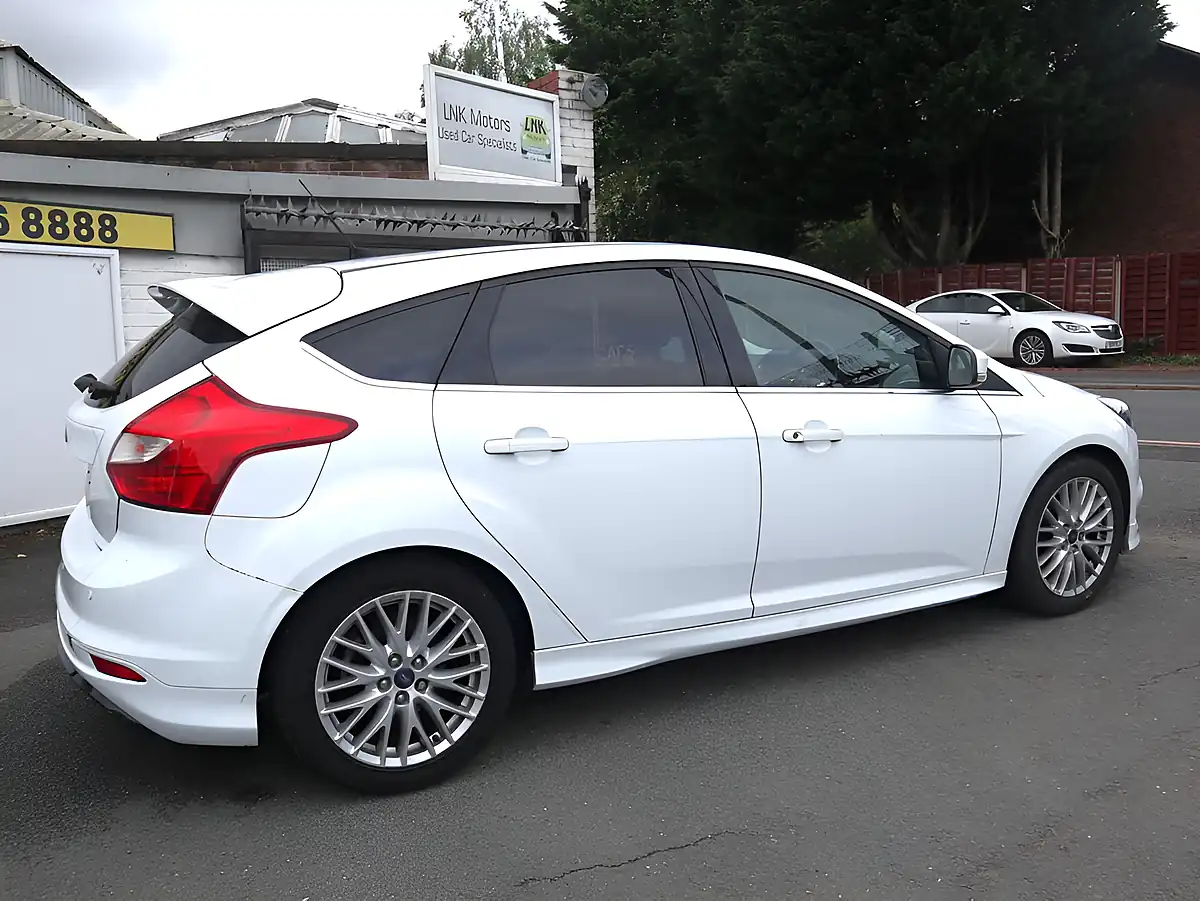 Used 2013 Ford Focus Zetec S White - Interior and Exterior details 13