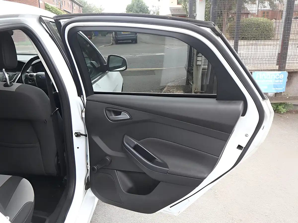 Used 2013 Ford Focus Zetec S White - Interior and Exterior details 15