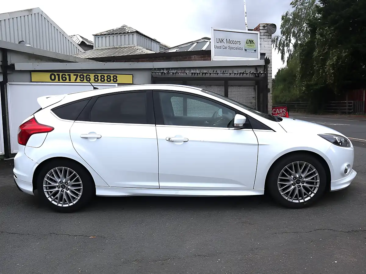 Used 2013 Ford Focus Zetec S White - Interior and Exterior details 3